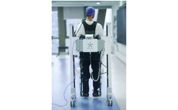 RoboCT 脑机接口智能外骨骼平台